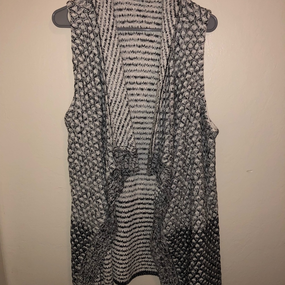 Cardigan . - Picture 3 of 6